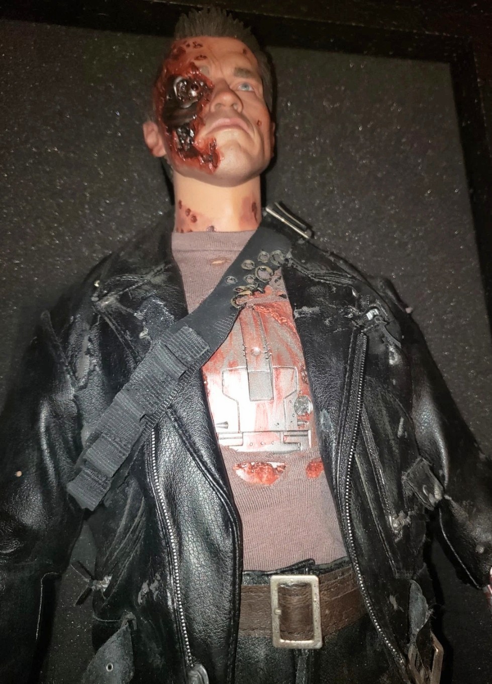 Terminator 2 Judgment Day T-800 Battle Damaged 1/4 Action Figure by Enterbay Terminator 2 Judgment Day T-800 Battle Damaged 1/4 Action Figure by Enterbay