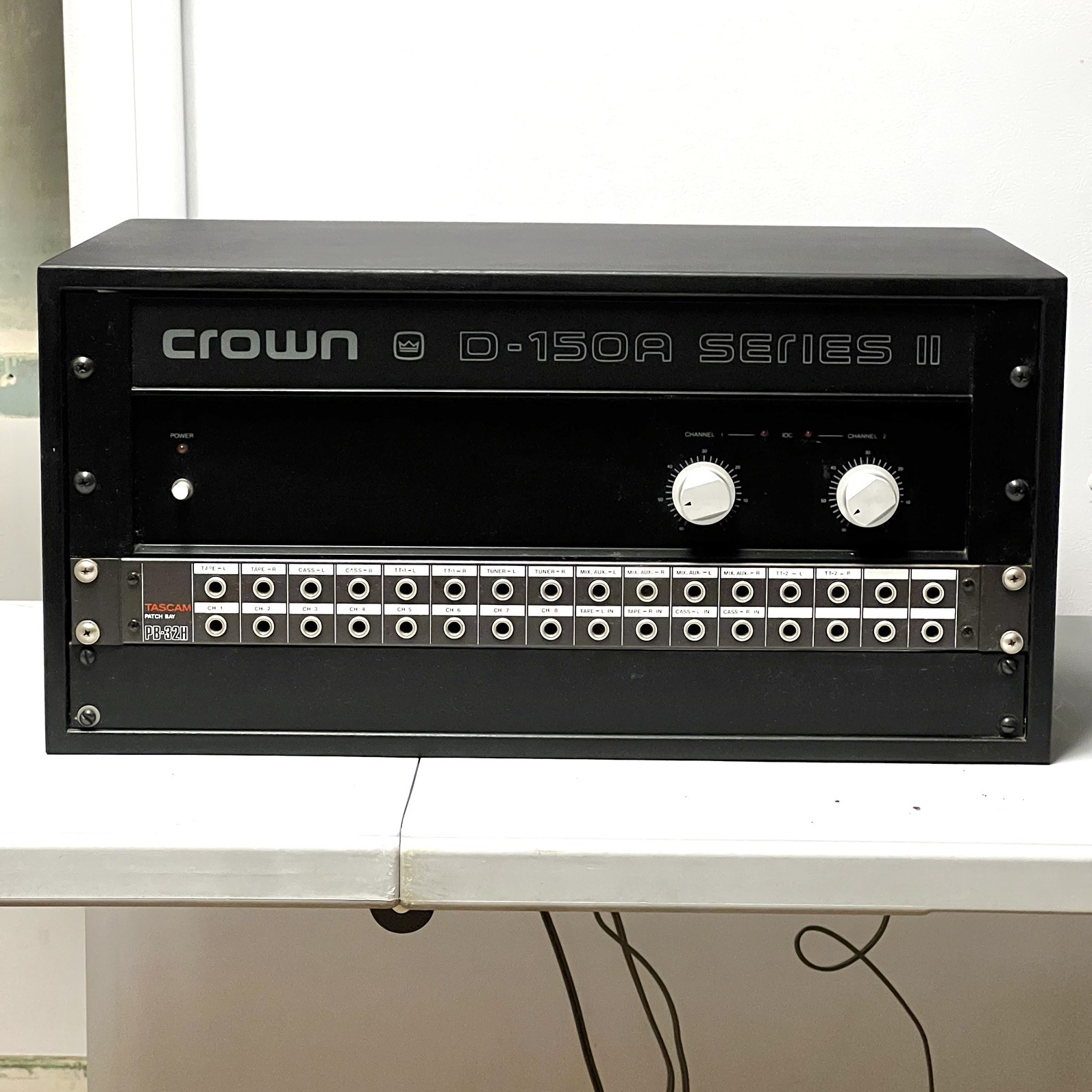 Crown D-150A Series II Power Amplifier + Rack and Tascam Patch Bay