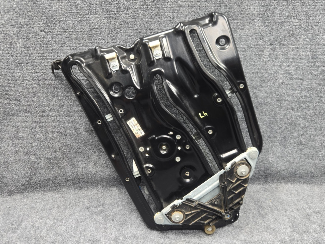 2007-2013 BMW 328I 335I M3 E93 CONVERTIBLE LEFT SIDE QUARTER GLASS REGULATOR OEM