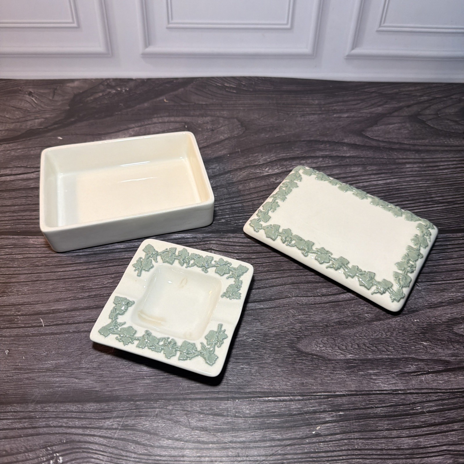 VTG Wedgwood of Etruria Barlaston Queen\'s Ware Backstamp Mark Detail - Crazing