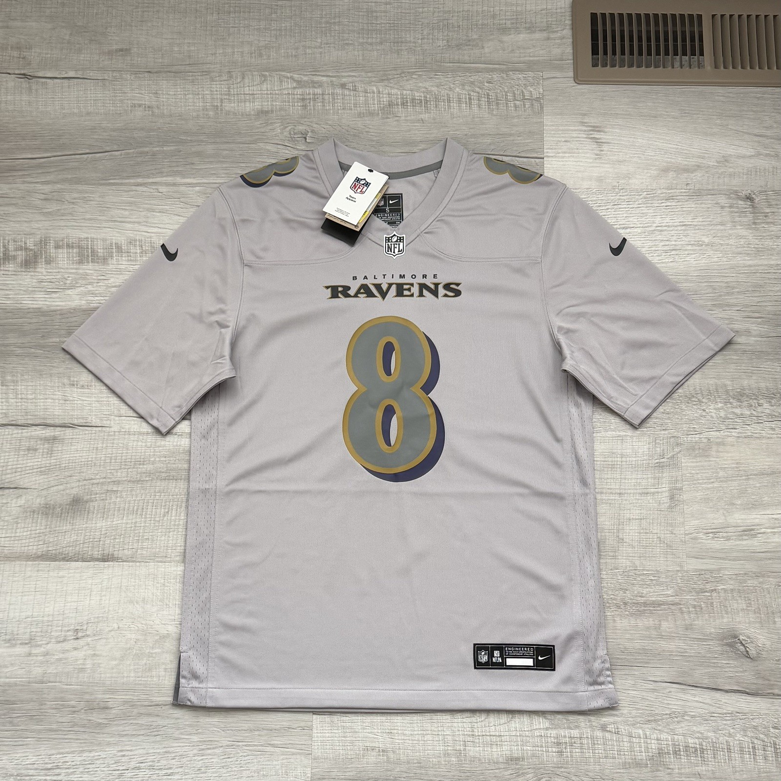 Men\'s Small Nike Lamar Jackson Gray Atmosphere Baltimore Ravens NFL Jersey NWT Men\'s Small Nike Lamar Jackson Gray Atmosphere Baltimore Ravens NFL Jersey NWT