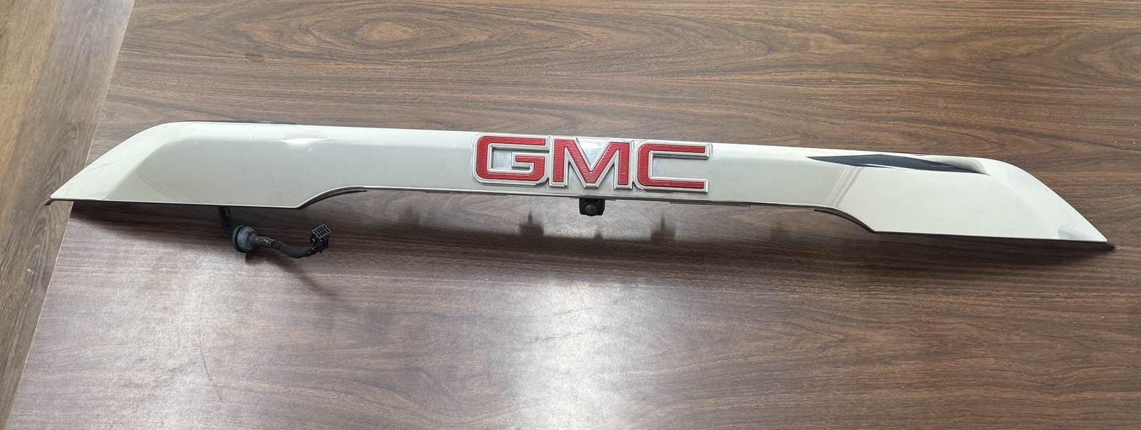 OEM 2017-2020 GMC Acadia Rear Liftgate Chrome Trim Camera Lights 84286376