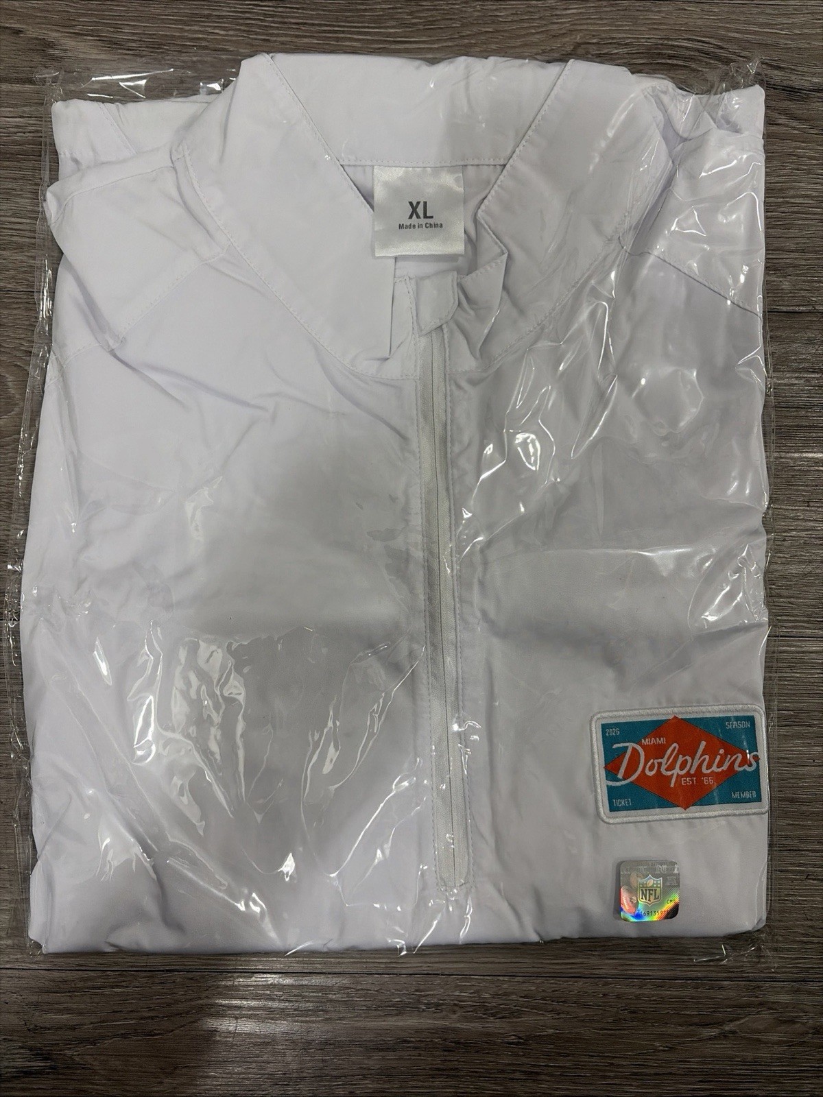 Miami Dolphins Season Ticket Member Gift 26/27 White Light Jacket. Q Zip XL Miami Dolphins Season Ticket Member Gift 26/27 White Light Jacket. Q Zip XL