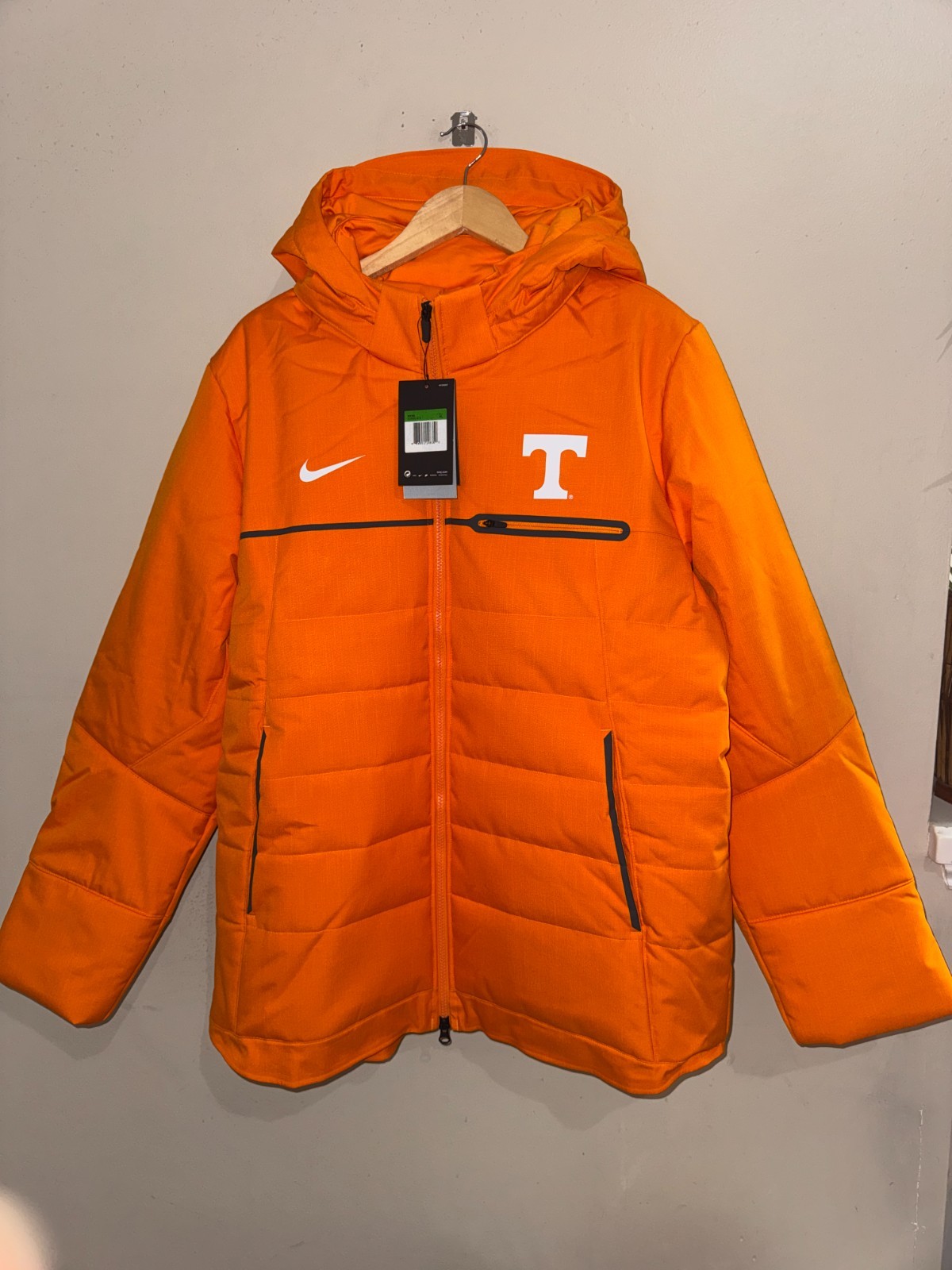 Men\'s XL Nike Tennessee Volunteers Team Issued PE On-Field Heavy Puffer Jacket