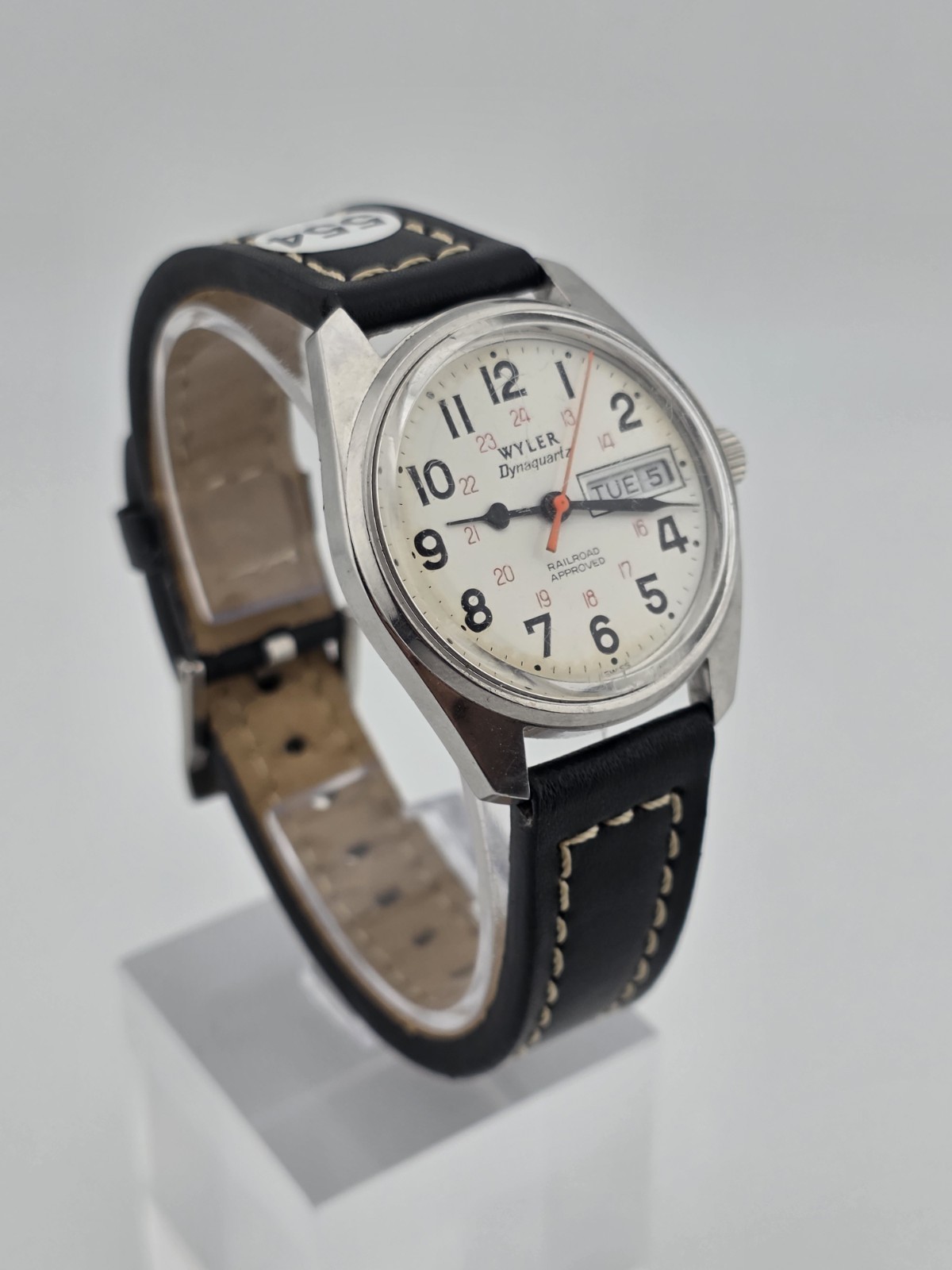 Vintage Wyler Dynaquartz Railroad Approved Swiss Quartz Day Date Watch. Works. Vintage Wyler Dynaquartz Railroad Approved Swiss Quartz Day Date Watch. Works.