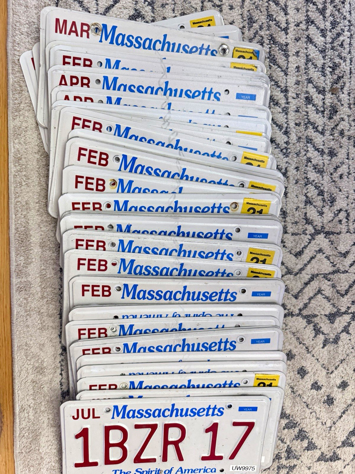 Massachusetts License Plates Lot of 25 - great condition good for crafts