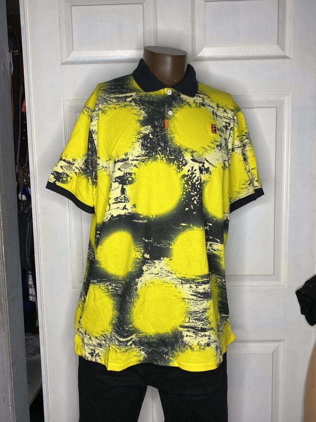 Nike Court Heritage Printed Tennis Polo Shirt Opti Yellow DV9048-731 Nike Court Heritage Printed Tennis Polo Shirt Opti Yellow DV9048-731