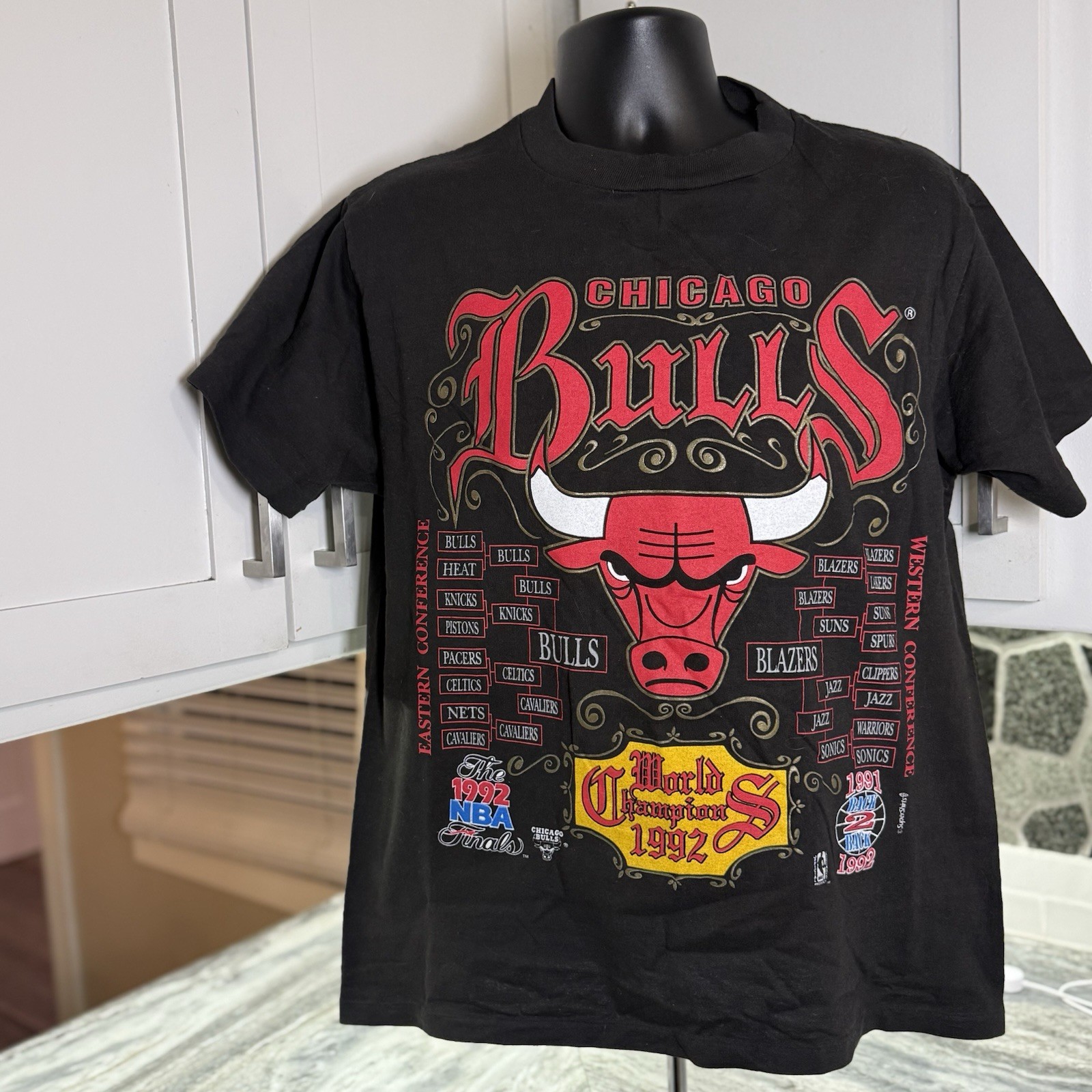 Vintage NBA Chicago Bulls World Champions 1992 Shirt L made in USA RARE