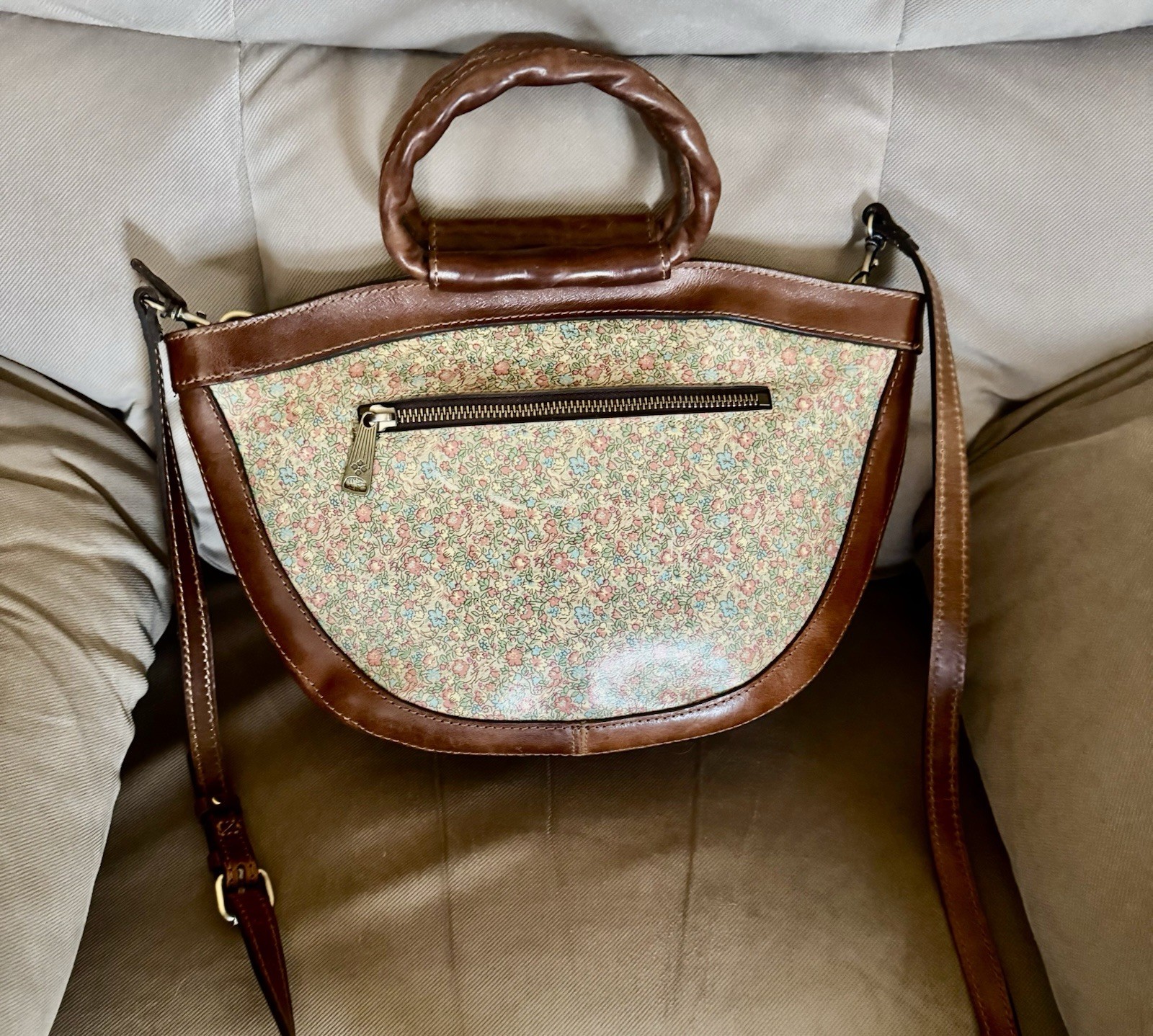 Patricia Nash Medium Floral Handbag Shoulder Strap (No Tassels) Pre Owned Nice Patricia Nash Medium Floral Handbag Shoulder Strap (No Tassels) Pre Owned Nice