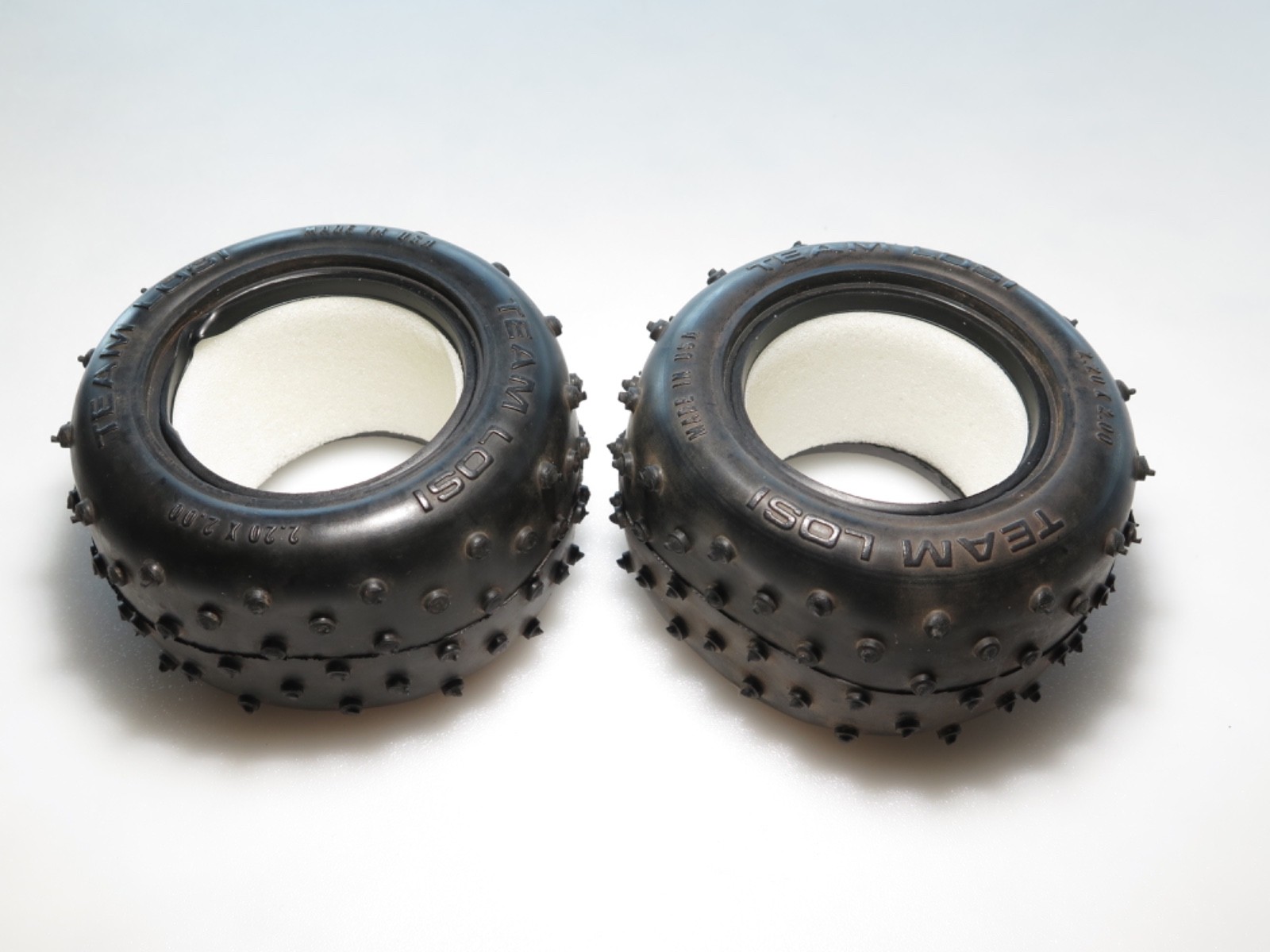 L22-3447 VINTAGE TEAM LOSI JRXT TRUCK REAR TIRES WITH INSERTS