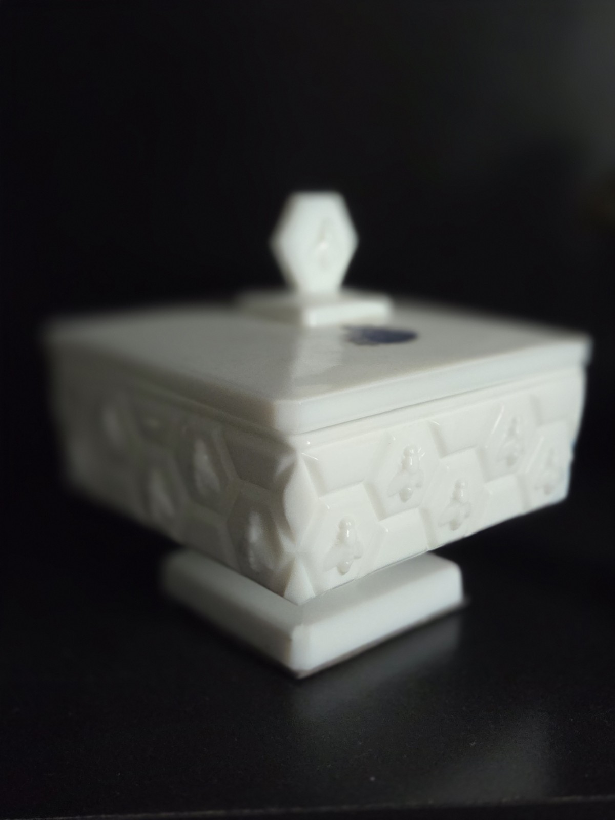 Fenton White Milk Glass Square Box w/ Lid, Bee Box Honeycomb Pattern 4\ Fenton White Milk Glass Square Box w/ Lid, Bee Box Honeycomb Pattern 4\