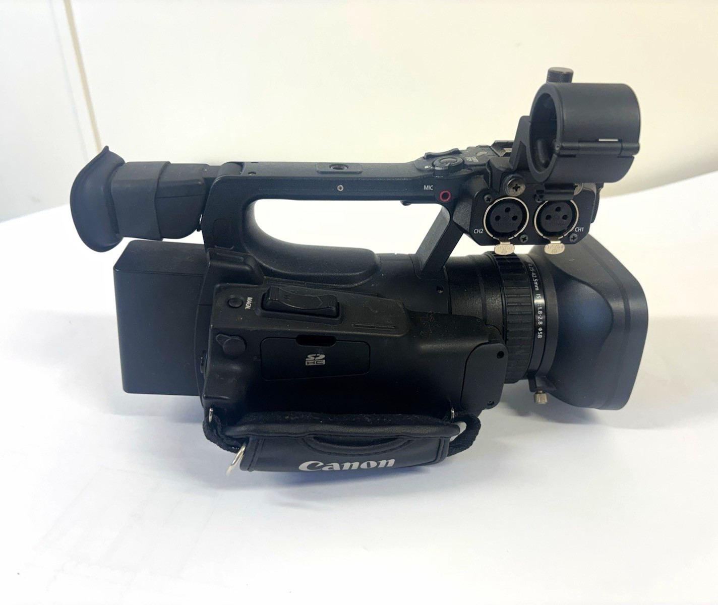 Canon XF100 HD Camcorder 10x Zoom CompactFlash Image Stabilization 3\