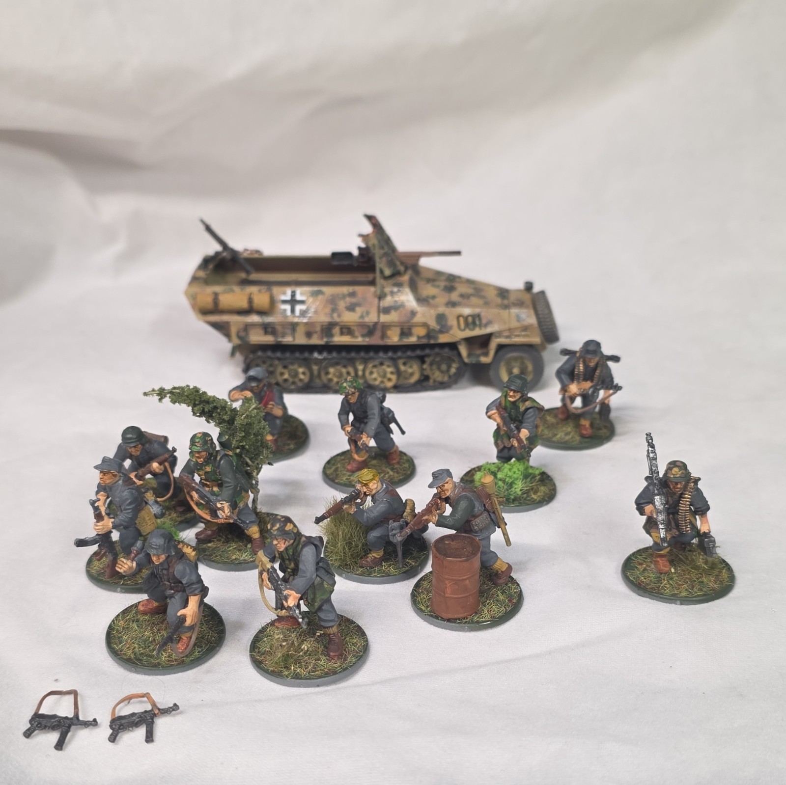Flames of War WWII German Sd Kfz 251 Halftrack & Grenadiers Painted Lot GBX04