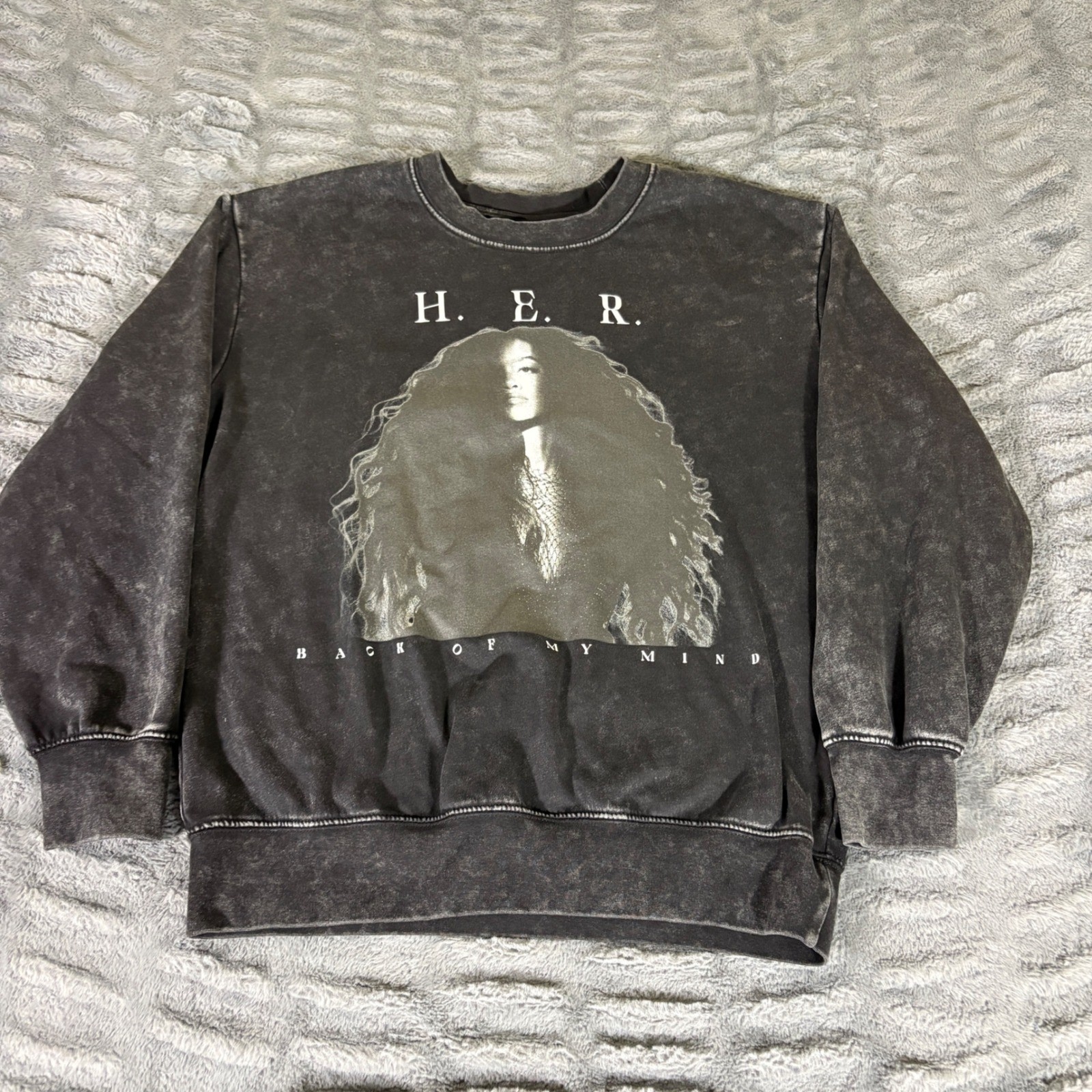 H.E.R. Back of My Mind Graphic Sweatshirt Black Acid Wash Medium AT196
