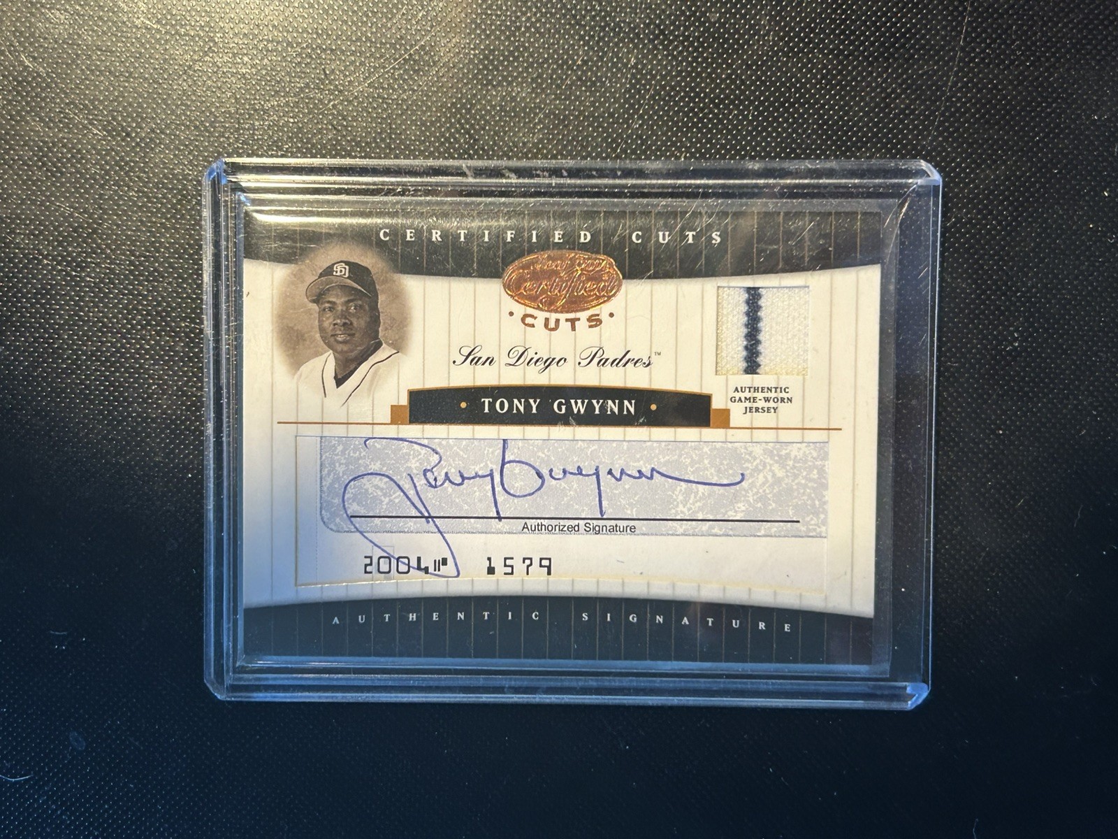 2004 Leaf Certified Cuts Game Worn Used Material Auto Tony Gwynn /50