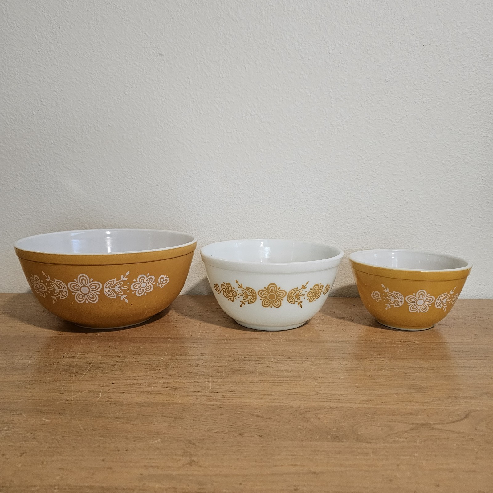 Vintage Pyrex Butterfly Gold Set of 3 Mixing Bowls 401 402 403 Nesting Design 