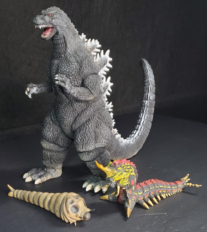 Max Factory 20cm Godzilla, mini Battra & Mothra finished painted soft vinyl kit Max Factory 20cm Godzilla, mini Battra & Mothra finished painted soft vinyl kit