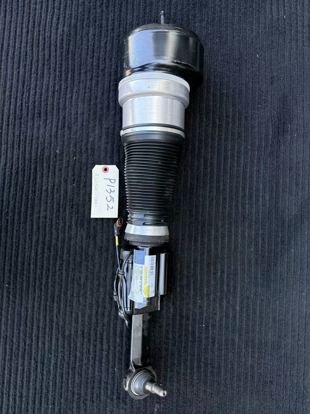 07-13 Mercedes S350 S550 W221 4MATIC Front Left Air Strut A221320173880 OEM 07-13 Mercedes S350 S550 W221 4MATIC Front Left Air Strut A221320173880 OEM
