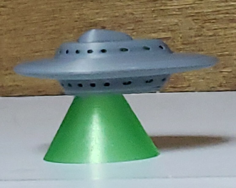 Metaluna Flying Saucer/UFO - from This Isle Earth - Tiny - with 2 Stands