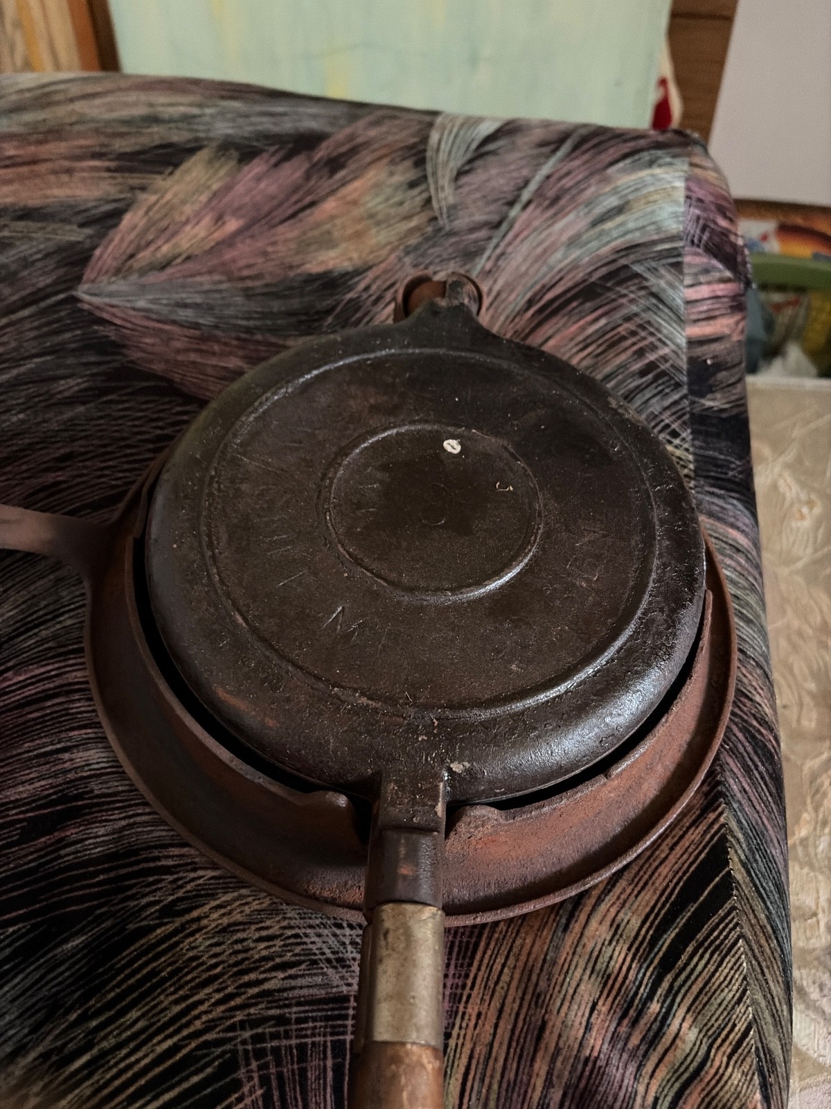 WAGNER WARE Sidney O No 8 Pat Feb 22 1910 Cast Iron Waffle Maker With Base