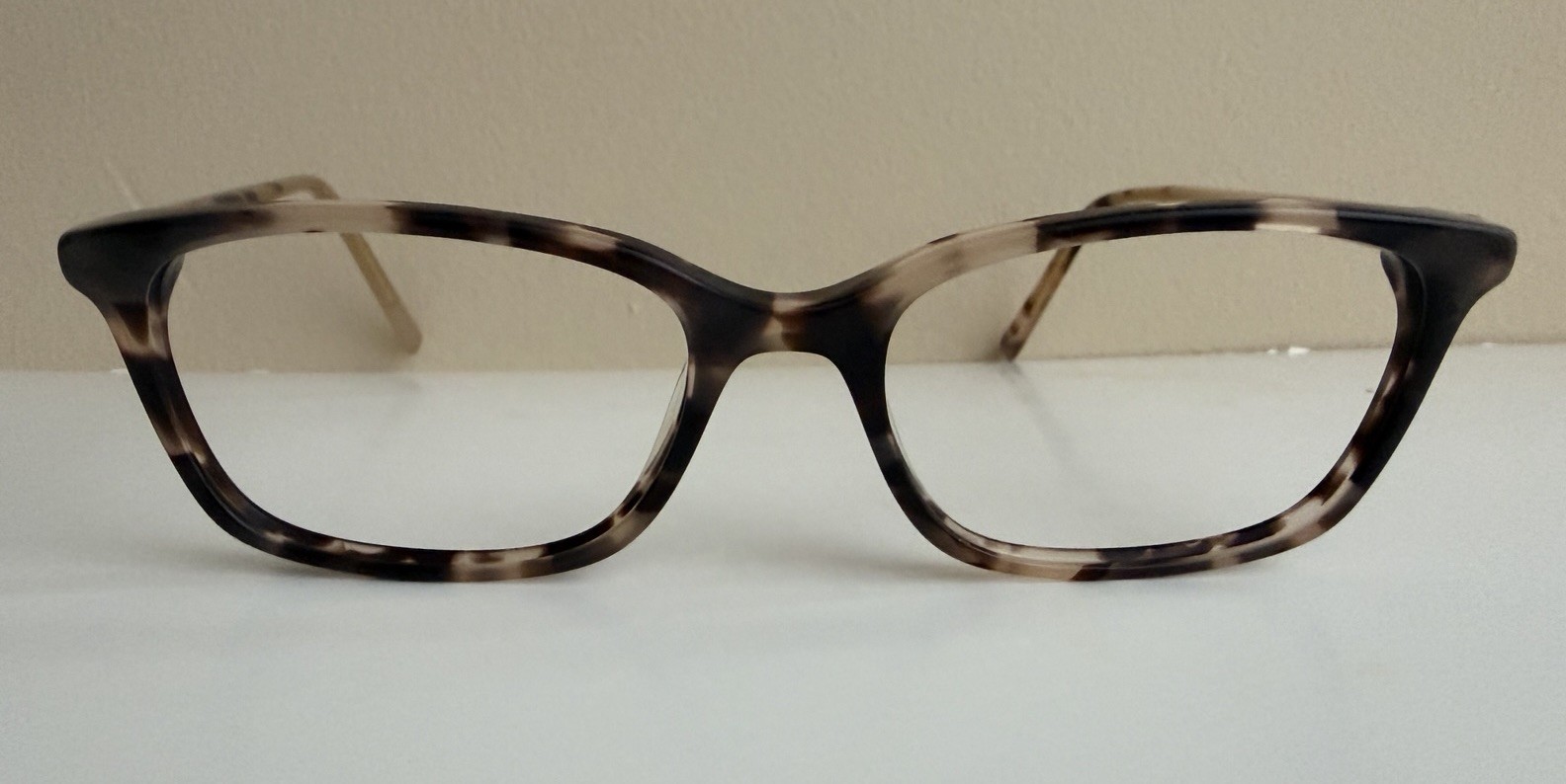 DKNY DK5008 280 52-17-135 used