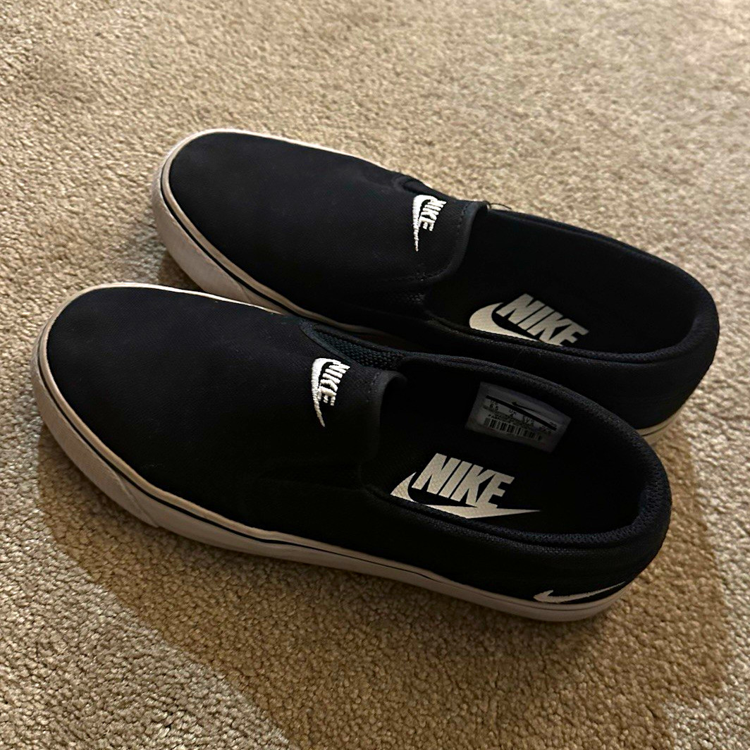 Nike Woman’s Slip-On Low Top Athletic Sneakers Black/White Style T2477W-010