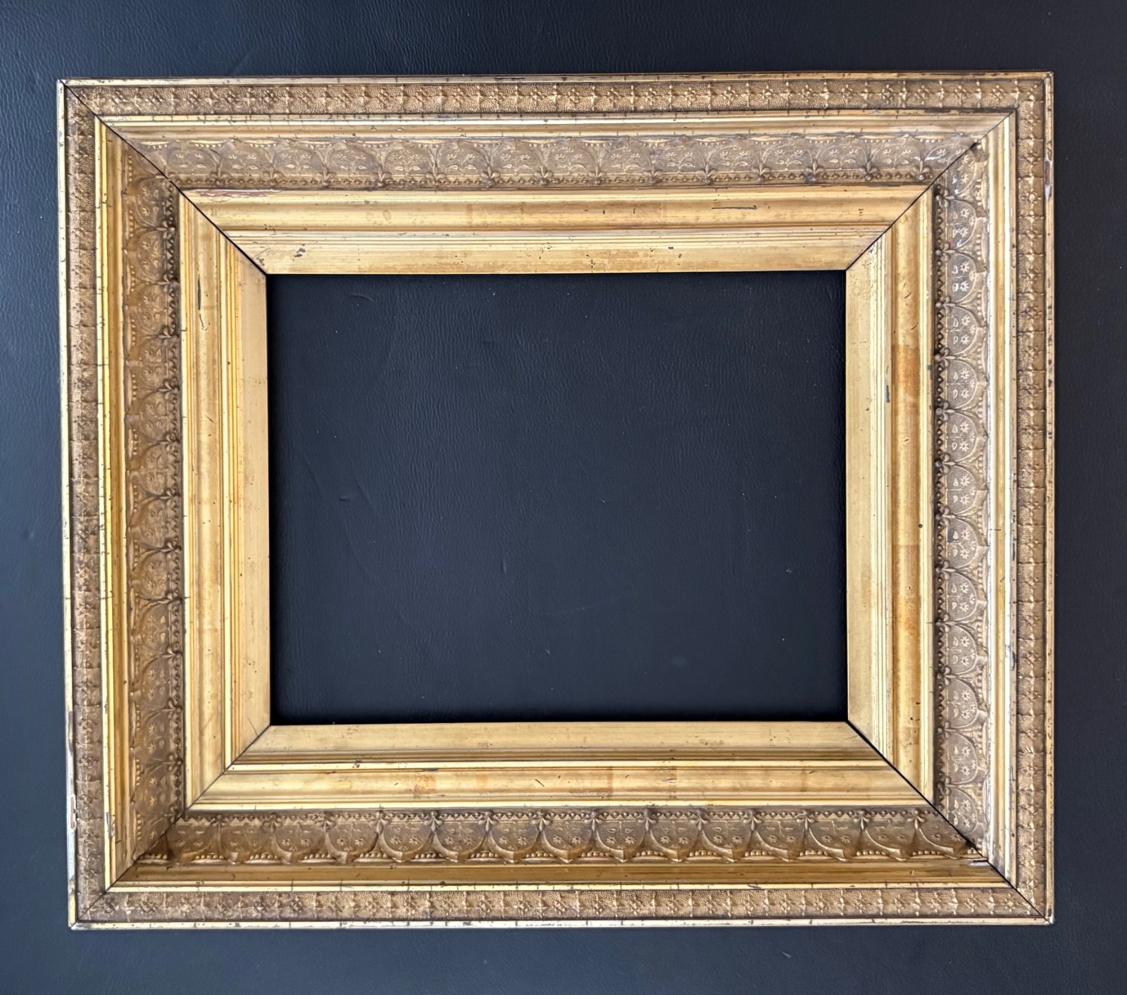 antique ornate gold picture frame vintage antique ornate gold picture frame vintage