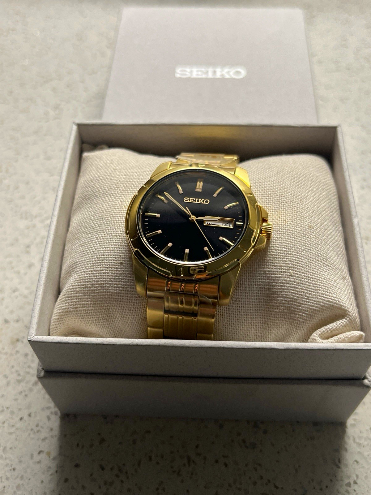 NEW Seiko Essentials Men\'s Quartz 39mm Gold Stainless Watch Black Dial Day/Date