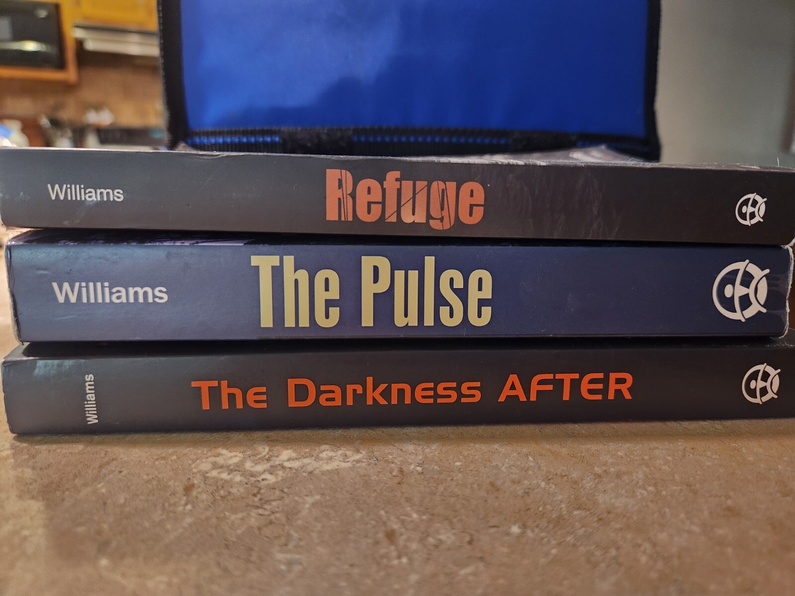 BOOK TRILOGY The Pulse, Refuge And The Darkness After