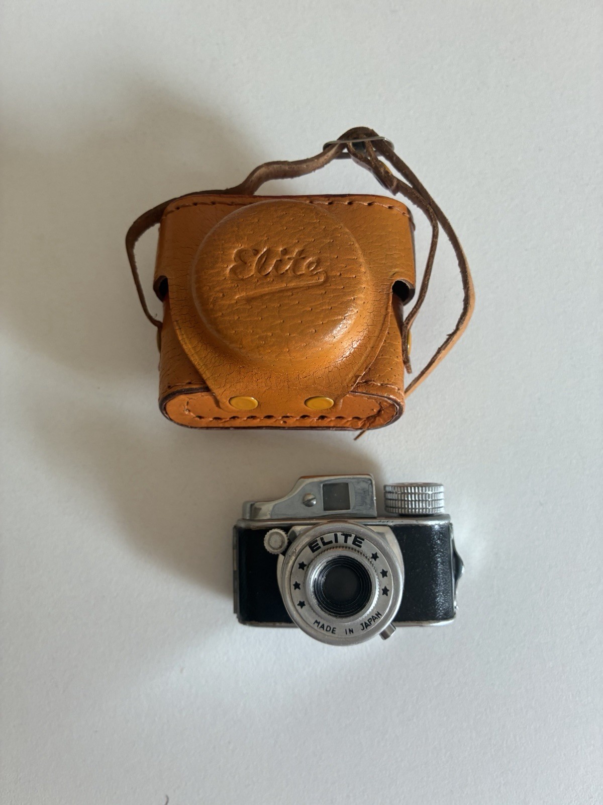 VINTAGE Elite subminiature camera with matching leather case, made in Japan