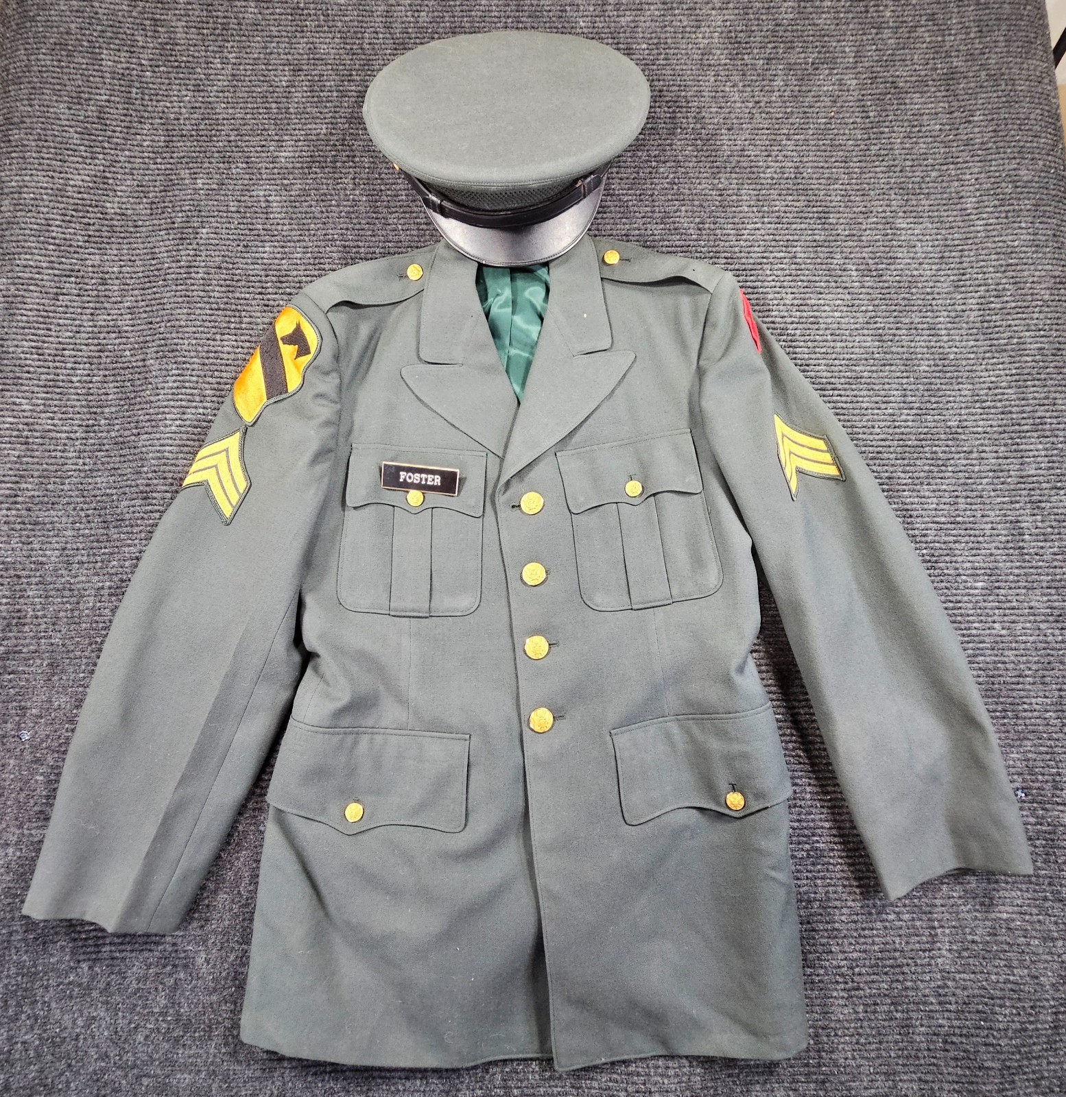 Vintage U.S. Army E-5 Sergeant Cavalry Uniform w/Medals & Cap 39R Green Gold