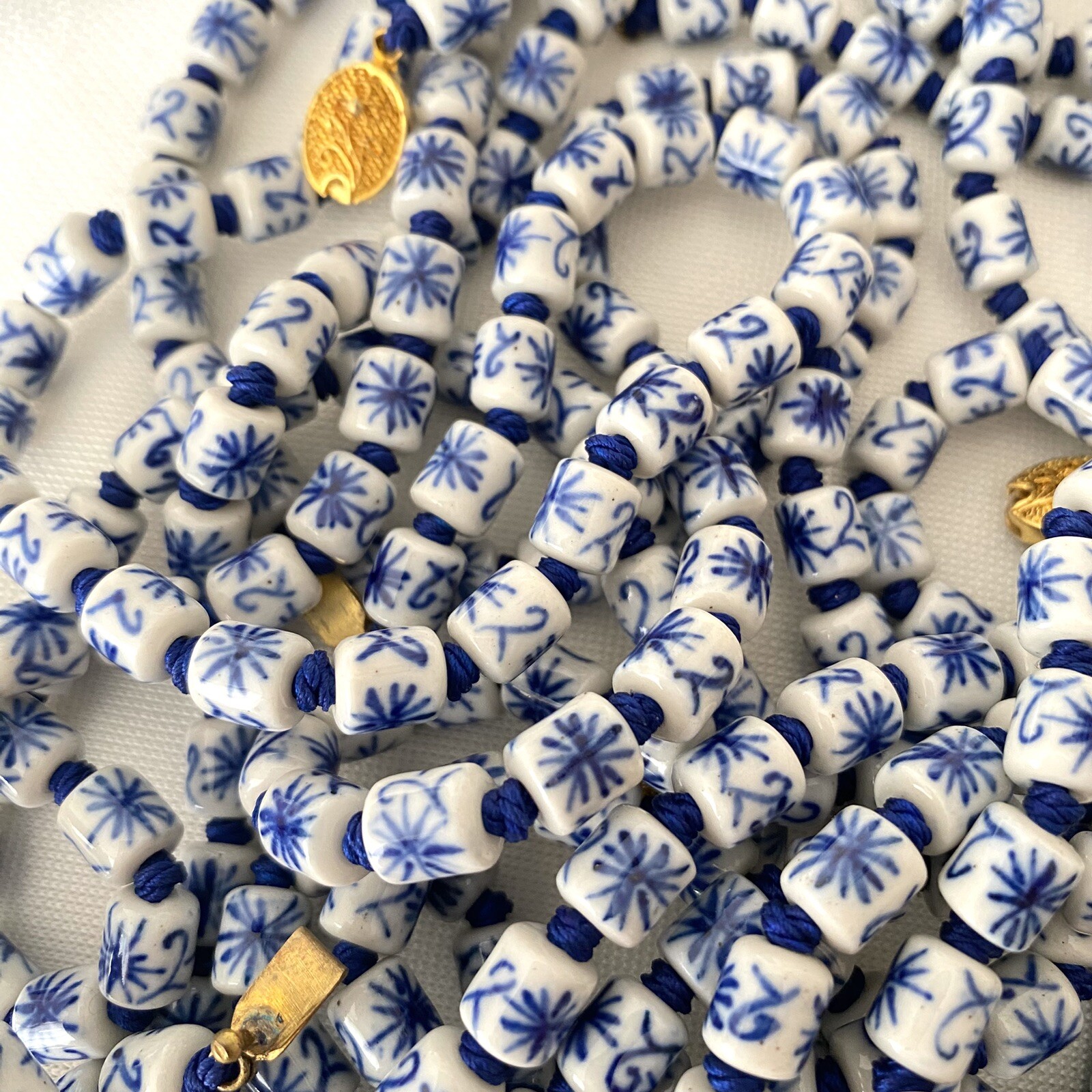 Vtg Hand Painted Porcelain Bead Necklace Gold Clasp Hand-Knotted 24