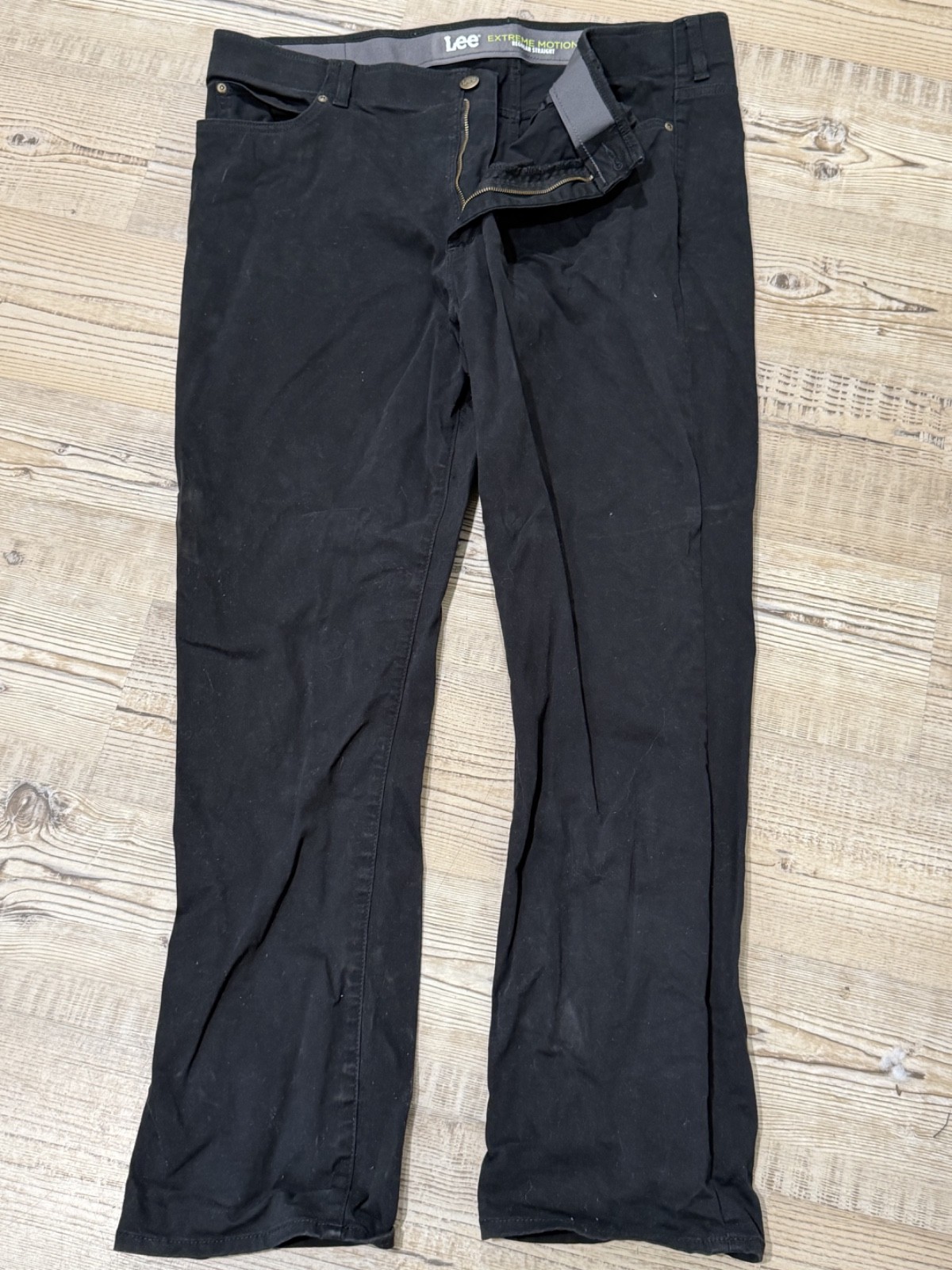 mens black Lee Jeans size 43/32, stretchy waist excellent condition mens black Lee Jeans size 43/32, stretchy waist excellent condition