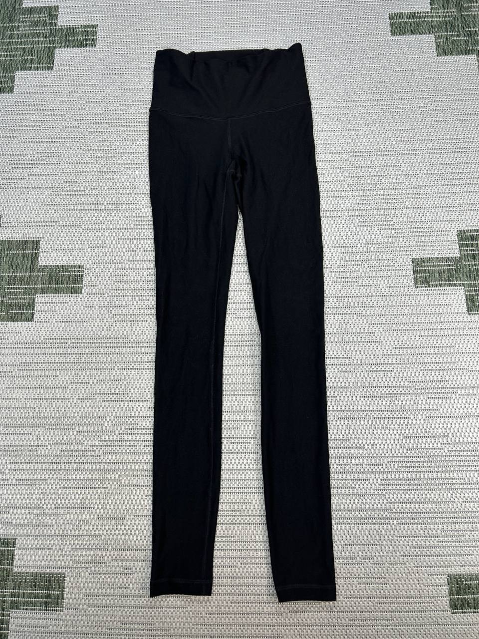 Lululemon Mapped Out HR 28 Inseam Leggings Womens 4 Black Logo Workout Yoga