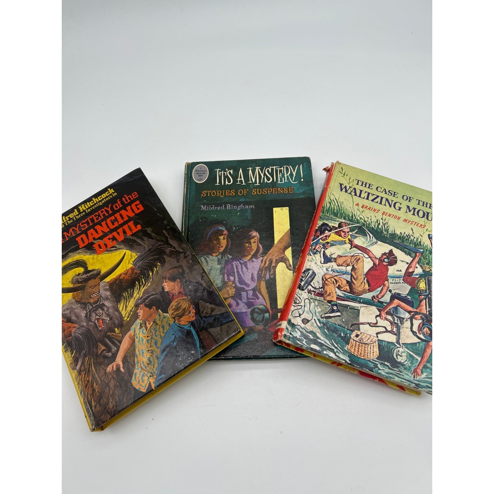 Vintage 1961-1976 Mystery Books Lot of 3 Brains Benton Alfred Hitchcock Whitman