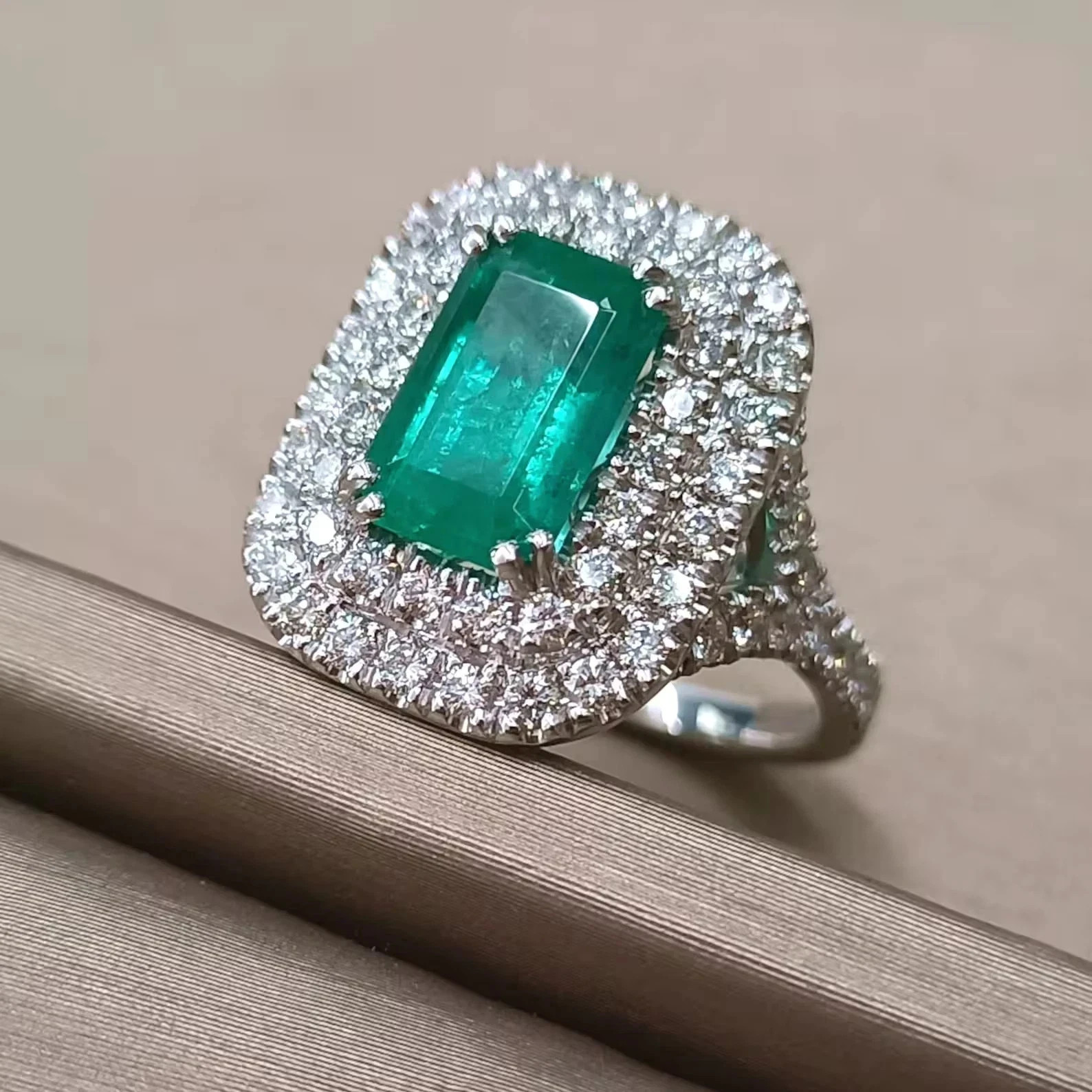 IGL Certified 5.50 Ct Natural Emerald & Diamond Wedding Gift Ring 14K White Gold