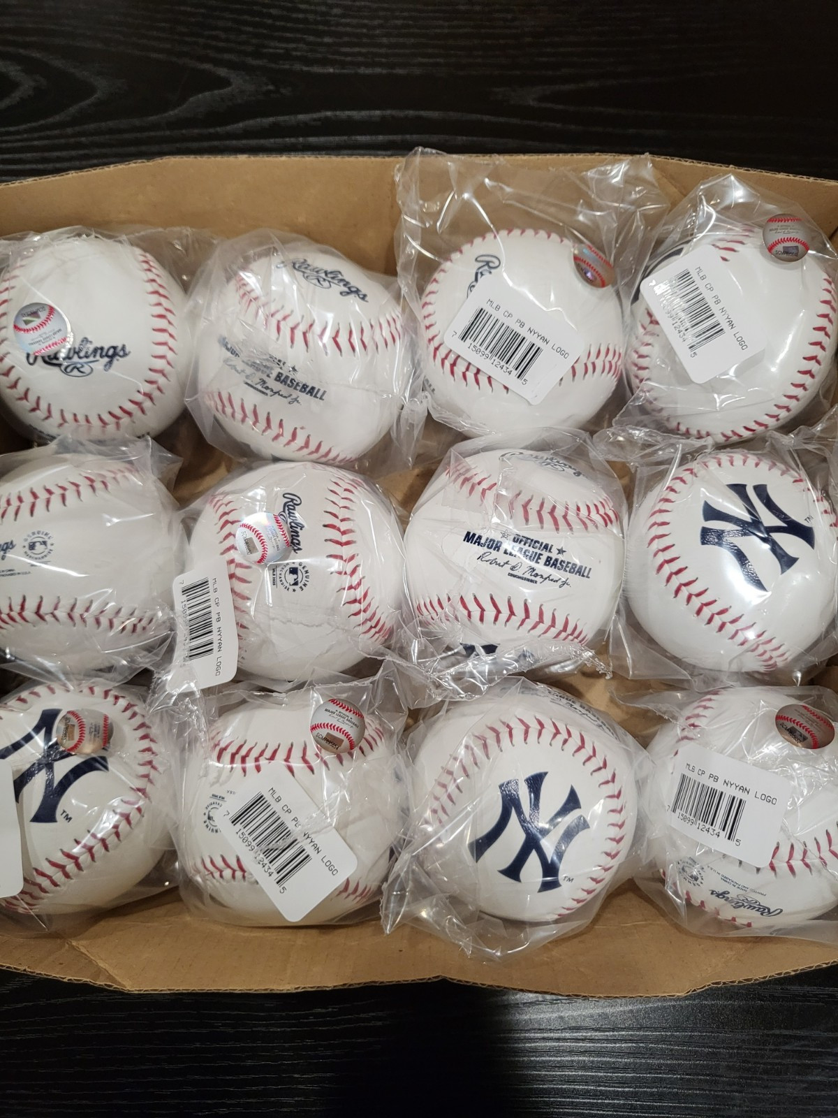  RAWLINGS OFFICIAL NY YANKEE BASEBALLS 2025  (1) DOZEN - MANFRED