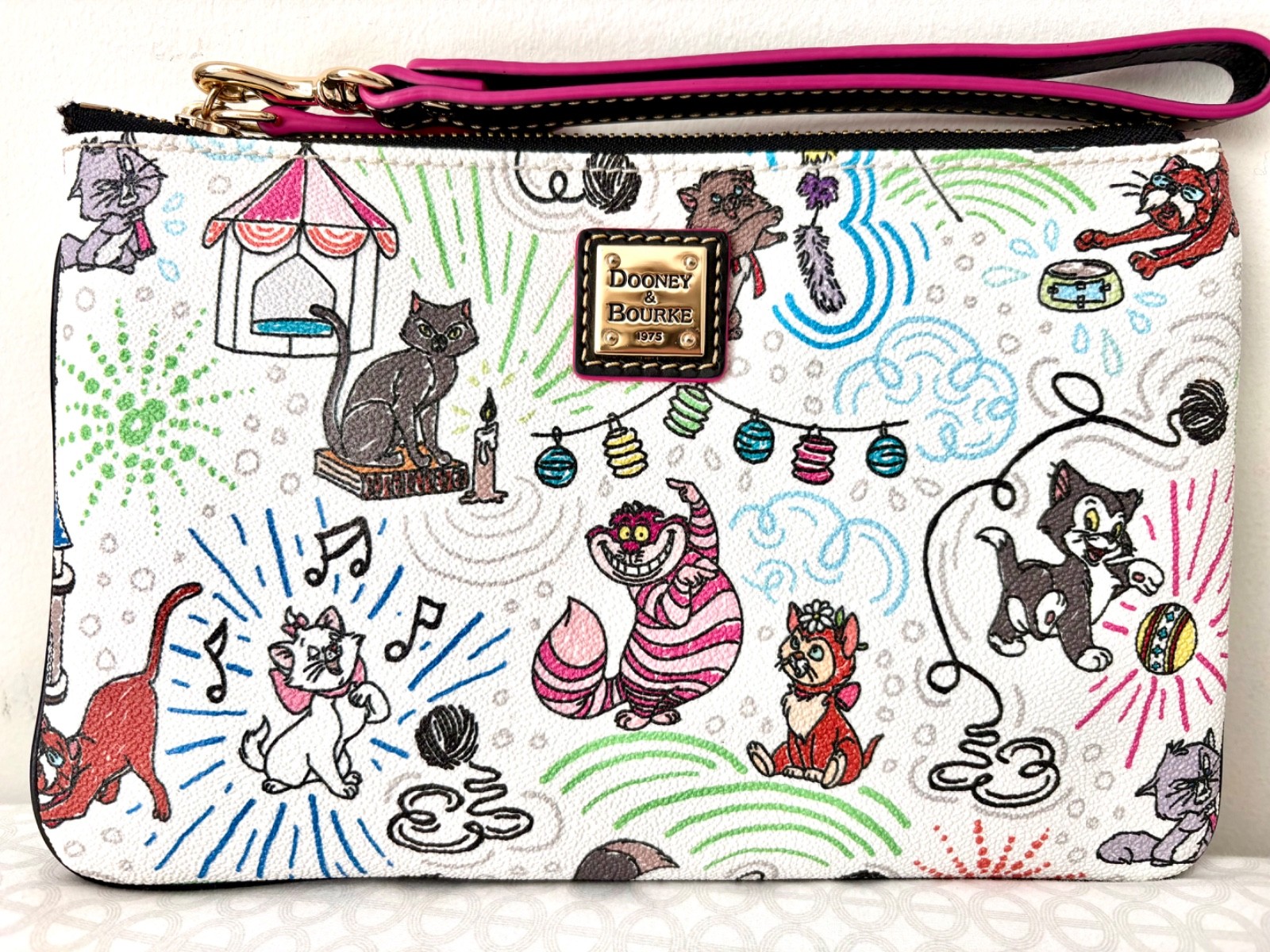 NWOT DISNEY Sketch CATS Dooney & Bourke 6” x 9” Wristlet Disney Parks Exclusive