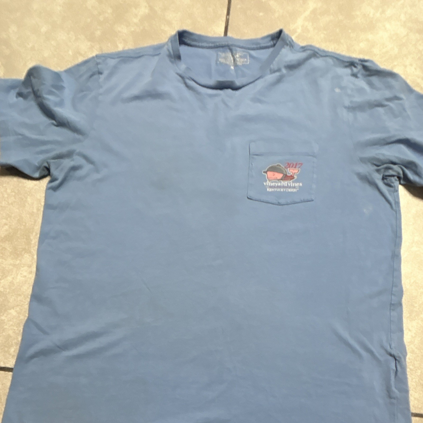 Vineyard Vines Kentucky Derby 2017 Blue Graphic Pocket T-Shirt Men’s M Vineyard Vines Kentucky Derby 2017 Blue Graphic Pocket T-Shirt Men’s M