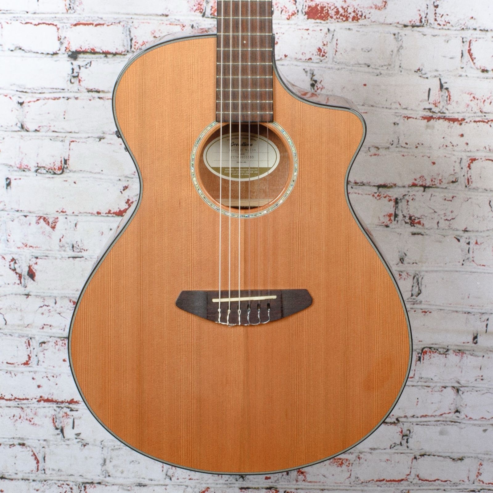 Breedlove Discovery Concert 6-String Acoustic Guitar Cedar Top Right-Handed
