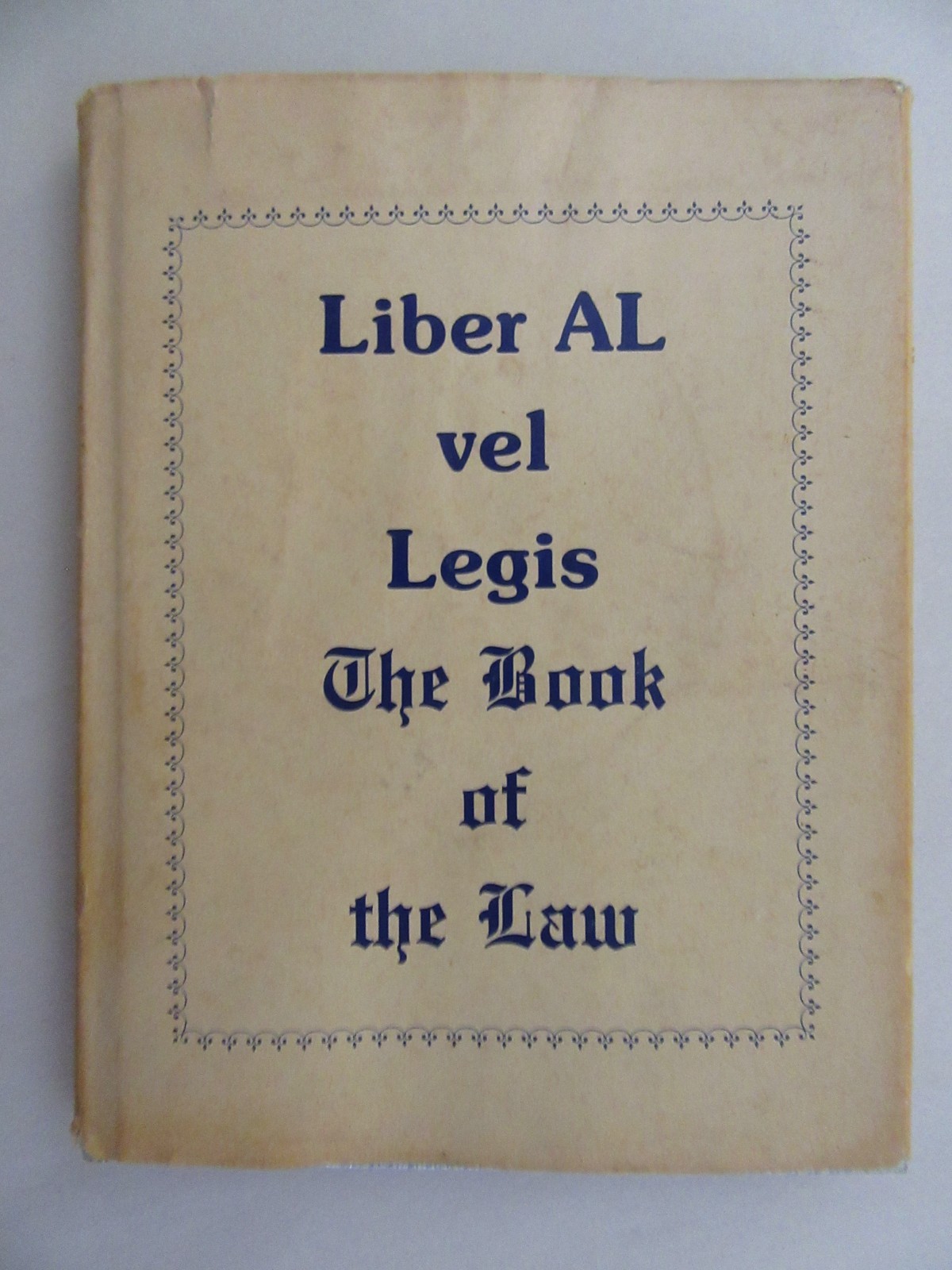 LIBER AL VEL LEGIS THE BOOK OF THE LAW by Aiwass 1980 Hard Cover, (Mylar) DJ