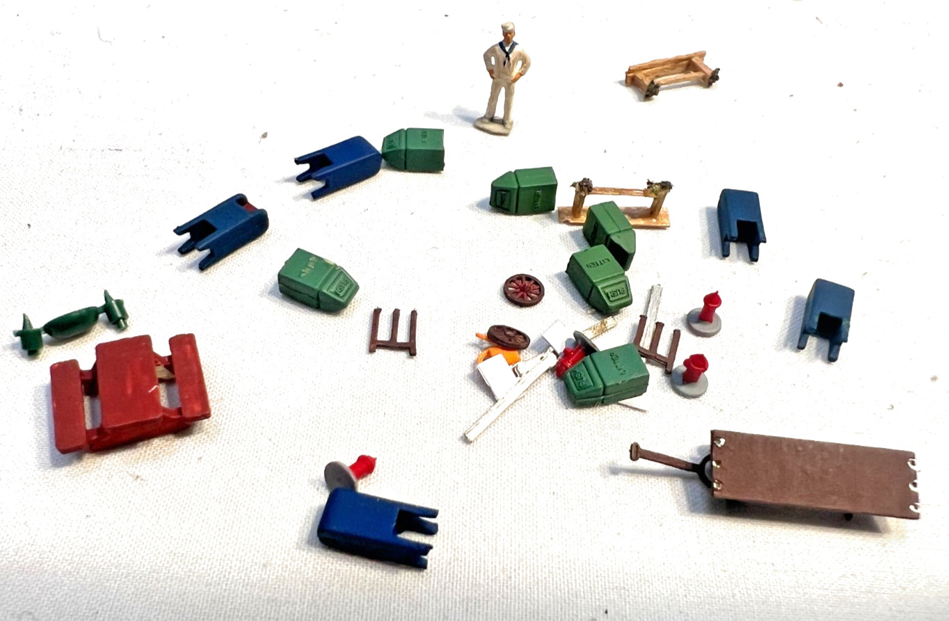 N Scale outdoor Details, Picnic table, Mail Boxes, Trash bins, Luggage cart ++