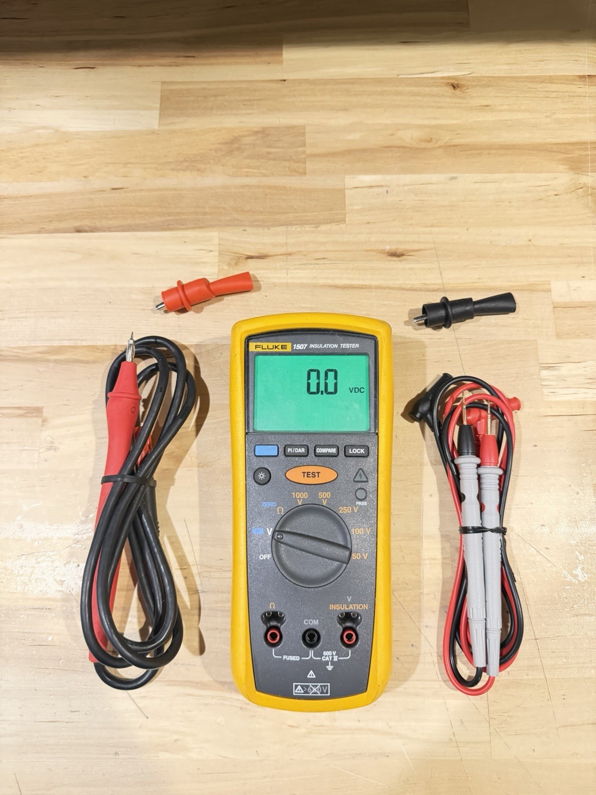 FLUKE 1507 INSULATION MULTIMETER W/ LEADS & CLIPS - SHIPS FAST FLUKE 1507 INSULATION MULTIMETER W/ LEADS & CLIPS - SHIPS FAST