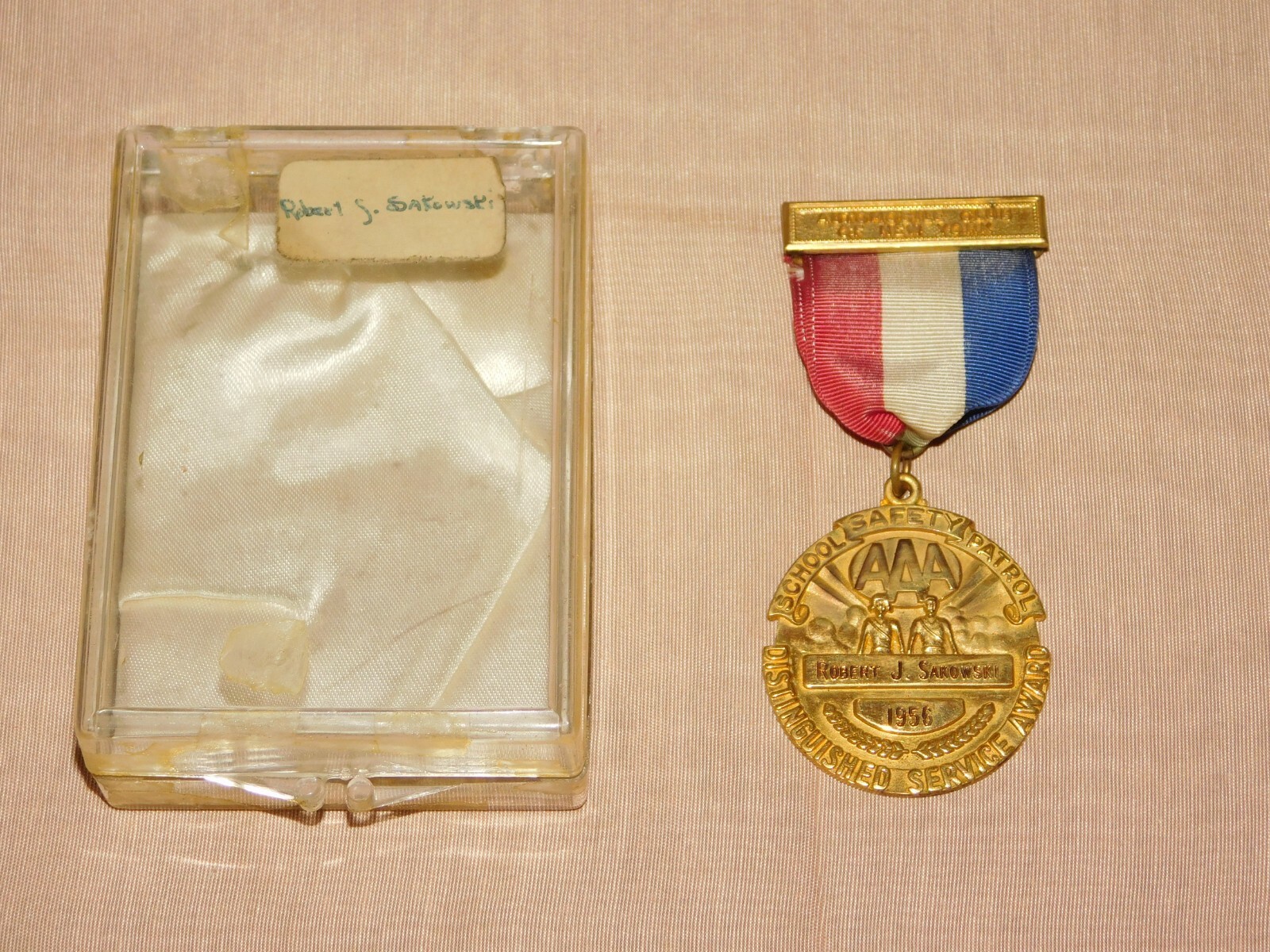 VINTAGE 1956 AAA AUTOMOBILE CLUB OF NEW YORK SERVICE AWARD MEDAL R SAKOWSKI VINTAGE 1956 AAA AUTOMOBILE CLUB OF NEW YORK SERVICE AWARD MEDAL R SAKOWSKI