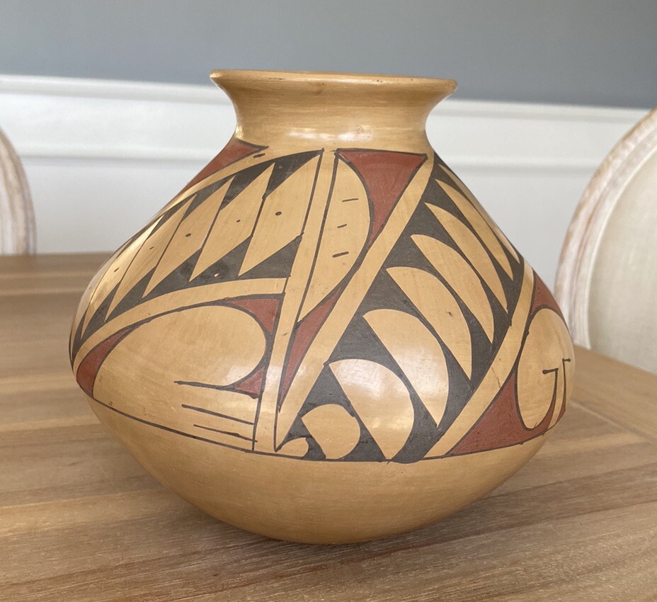 Benito M - Paquime Mexico Pottery - Vessel Pot - Signed - 7” x 7.5” - Great