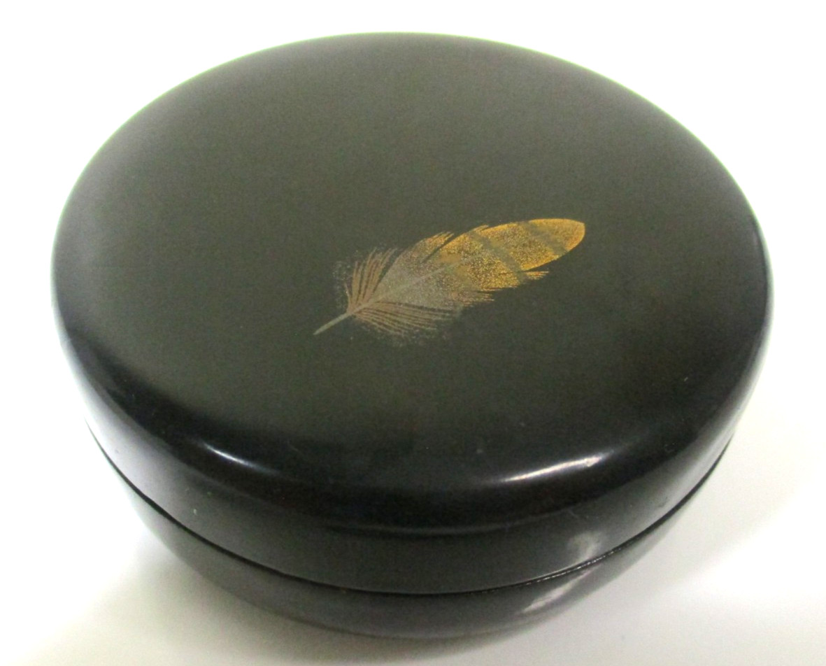 Zohiko Japanese Kogo Incense Box Signed Black Lacquer, Gold Feather Maki-e Tea