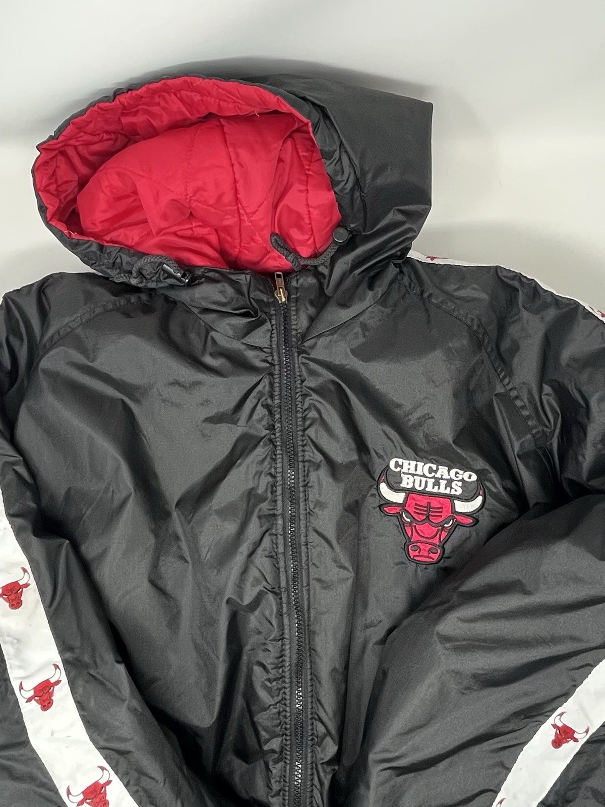 Vintage 90s Chicago Bulls Fans Gear Black Puffer Hooded Jacket (XXL) Vintage 90s Chicago Bulls Fans Gear Black Puffer Hooded Jacket (XXL)