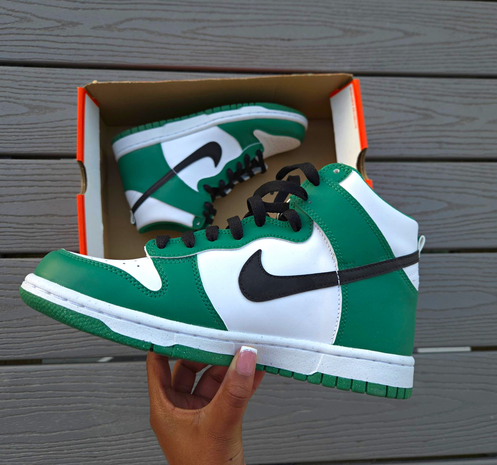 Nike Dunk High High-Top Unisex Green/White/Black Colorblock Sneaker New w/ Box Nike Dunk High High-Top Unisex Green/White/Black Colorblock Sneaker New w/ Box
