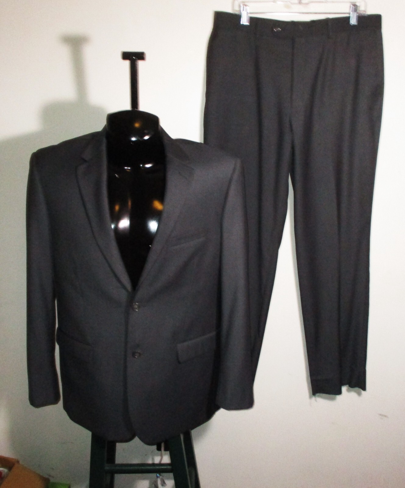 VALENTI UOMO Gray Viscose 2 Pc Suit Men\'s Size 42R, 34X31 NWOT