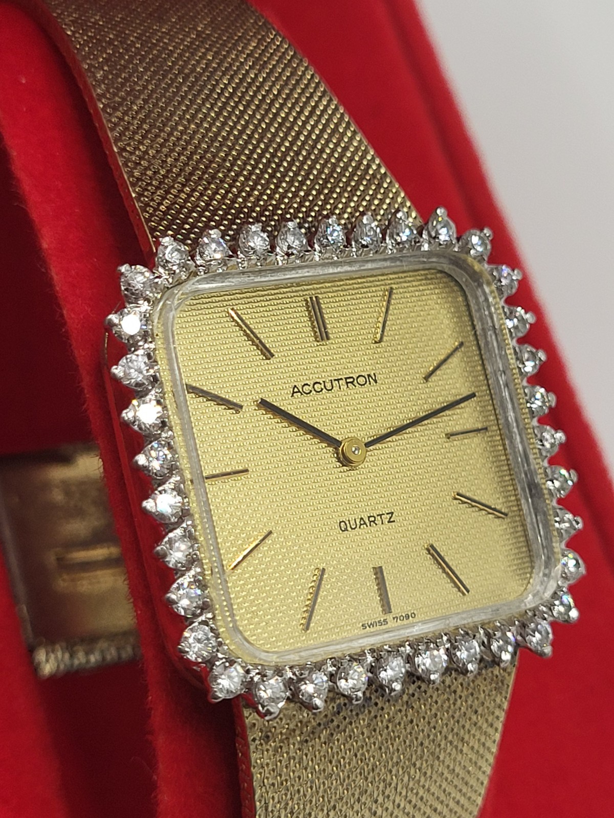 [N. MINT] Vintage Accutron Bulova 7090 36 Diamonds Quartz Women\'s Watch Swiss
